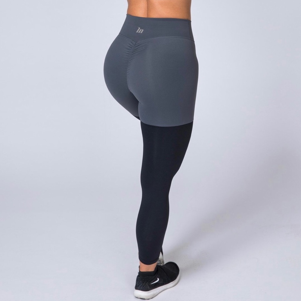 ❌SOLD❌ Muscle Nation Two-toned Scrunch Leggings